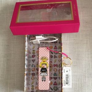 Phone charger, Betsey
